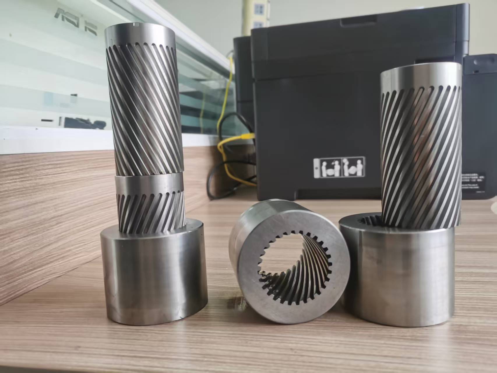 多頭內外齒旋風銑加工配合件